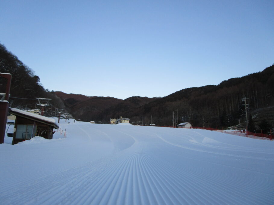 おはようございます 早朝のやぶはら高原は気温－12℃、晴天で寒い朝です。